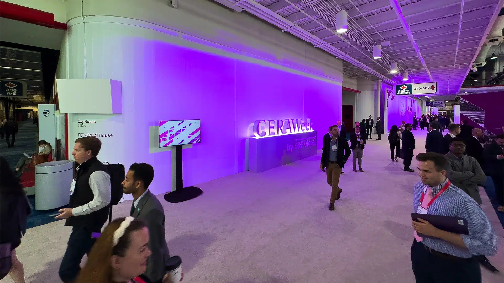 cera-week-2024-hallway-marquee
